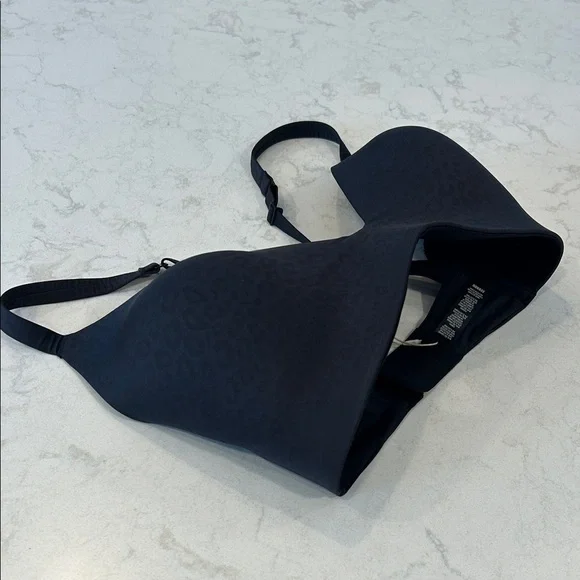SKIMS Wireless Form Lightly Lined T-Shirt Demi Bra in Onyx Leopard Micro Print - Picture 8 of 13